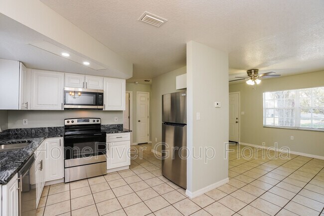 Foto del edificio - 8531 Fox Hollow Dr
