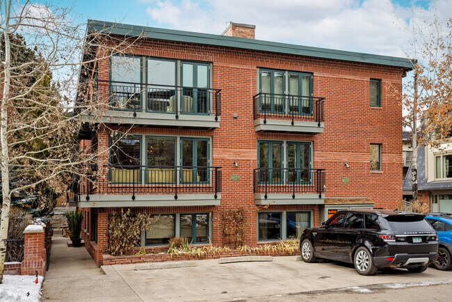 Building Photo - 525 S Original St