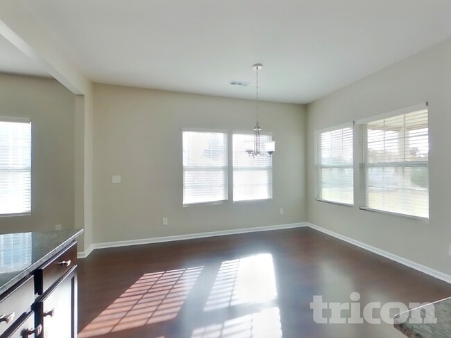 Building Photo - 3301 Pikes Peak Dr