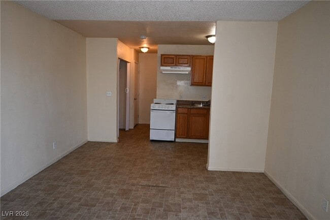 Building Photo - 3017 E Carey Ave