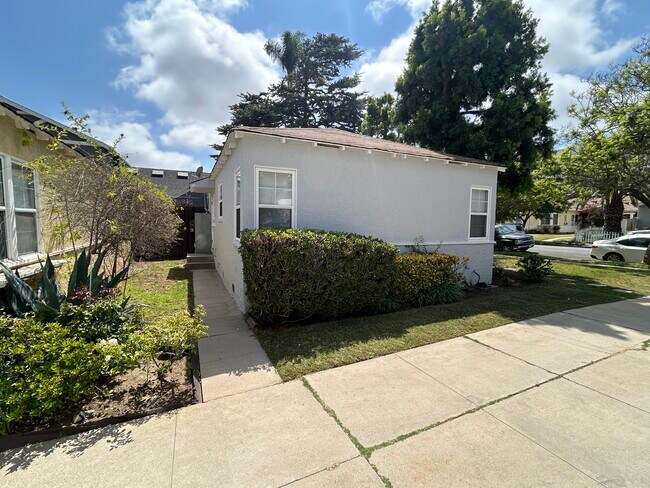 Foto del edificio - 10574 Ayres Ave