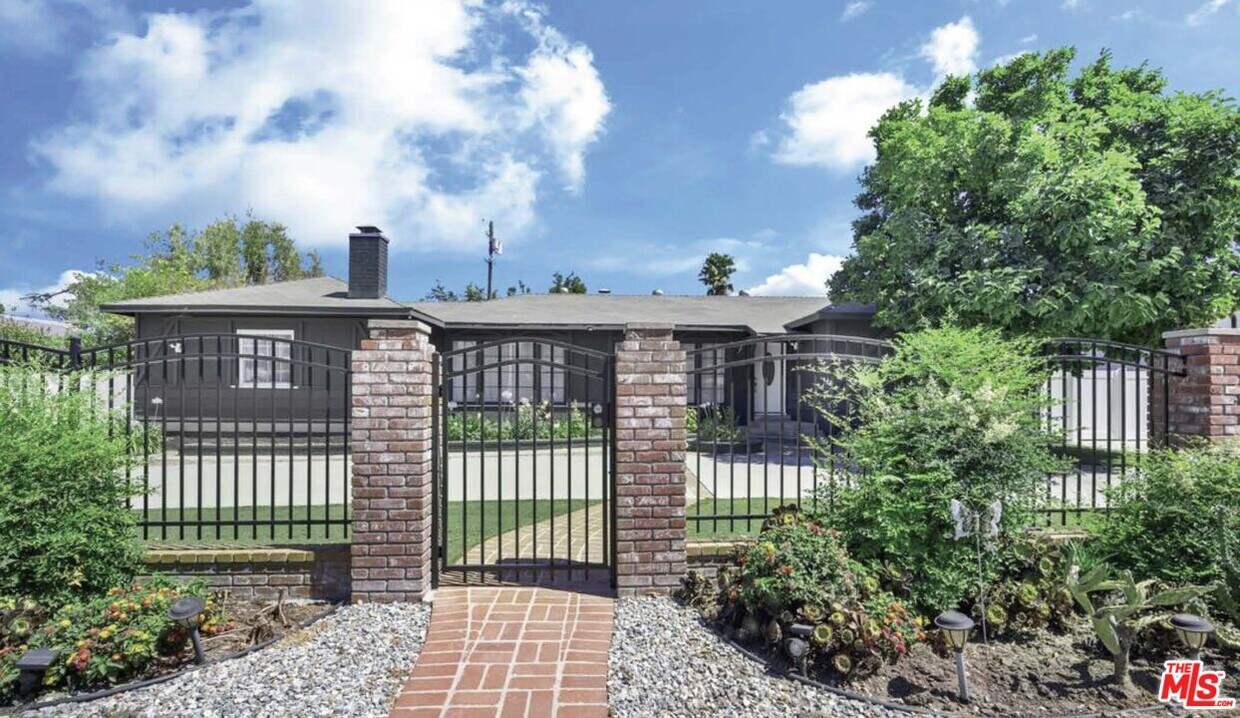 Primary Photo - 23046 Leonora Dr