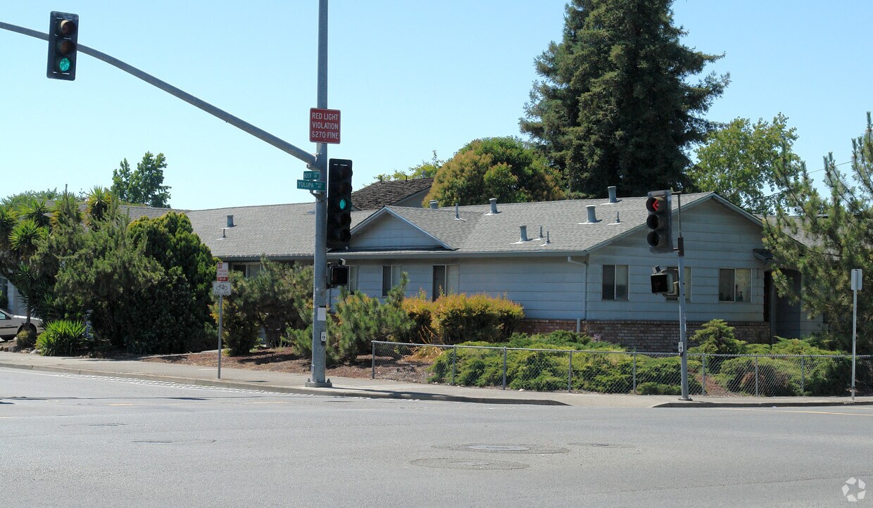 Building Photo - 1581 Yulupa Ave