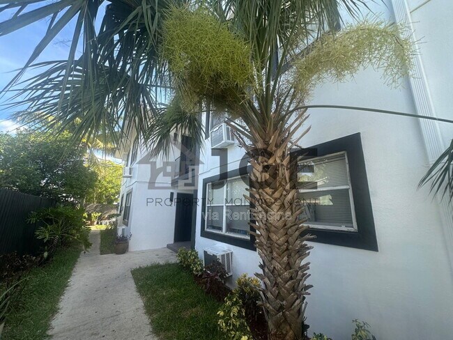 Foto del edificio - 3128 SW 12th Pl