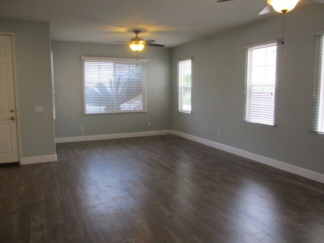 Foto del edificio - Temecula 1 Story 3 Bbr 2 Ba Updated Home