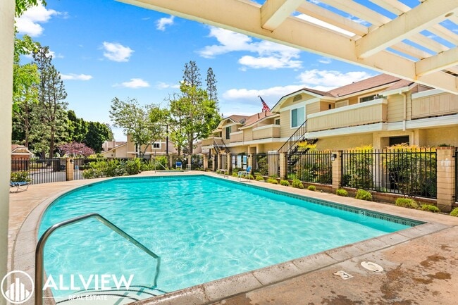 Foto del edificio - Updated 2 Bed, 1.5 Bath Condo in Gated Crosspointe Village