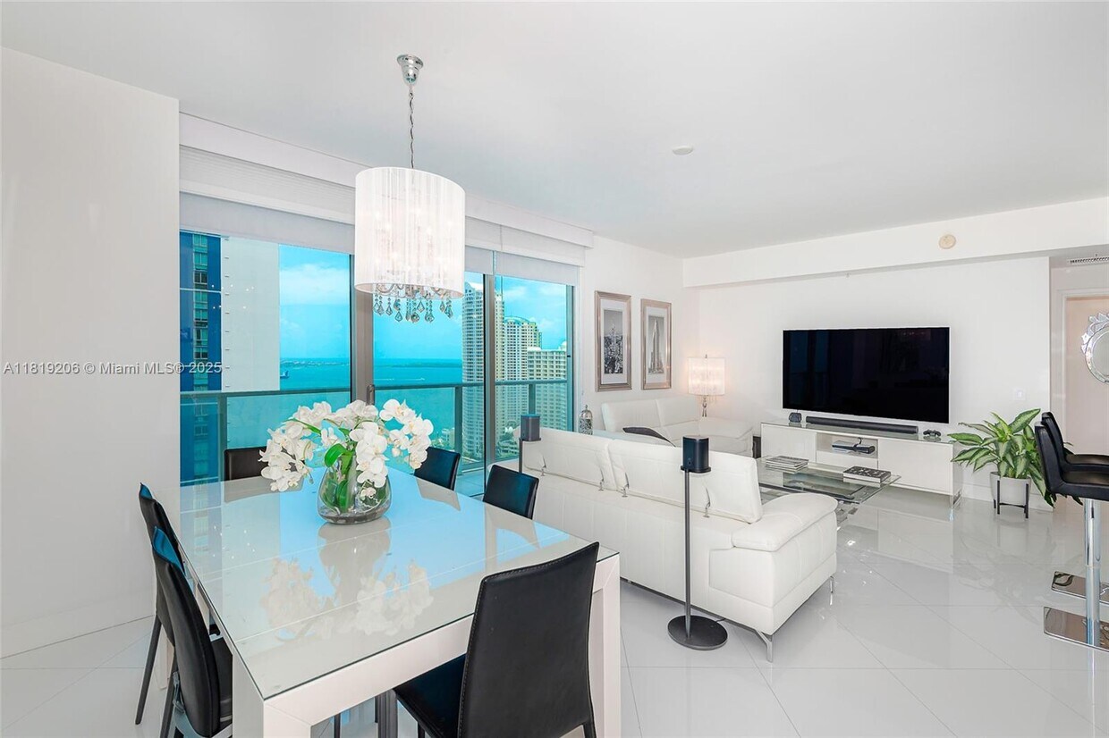 Primary Photo - 300 S Biscayne Blvd