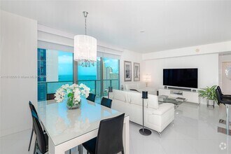 Building Photo - 300 S Biscayne Blvd
