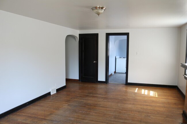 Building Photo - 606 W Decatur St