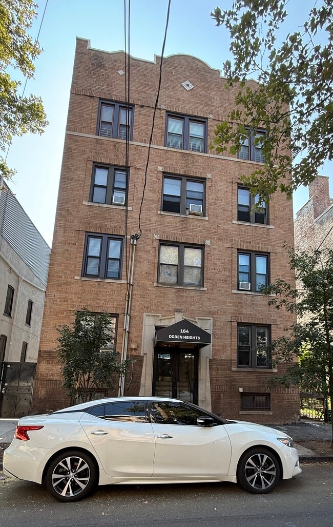 Building Photo - 164 Ogden Ave