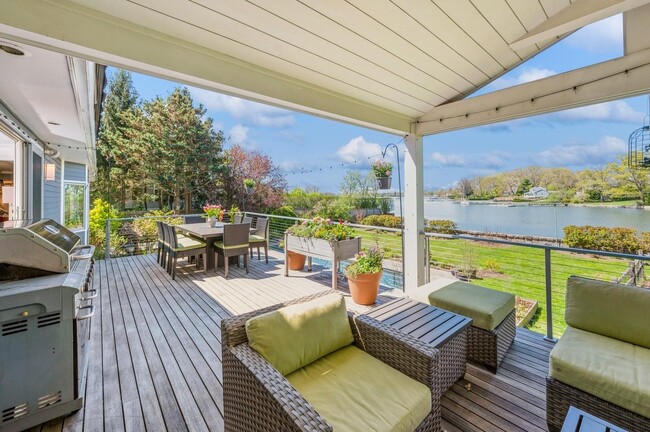 Building Photo - 810 Pirates Cove