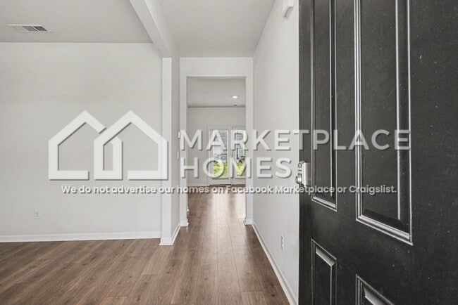 Foto del edificio - 5628 Hickory Woods Dr