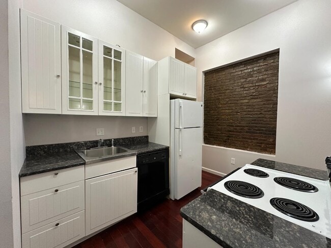 Building Photo - 2215 Eutaw Pl