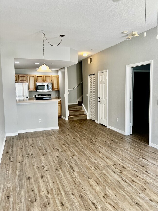 Building Photo - 4004 Venetian Bay Dr