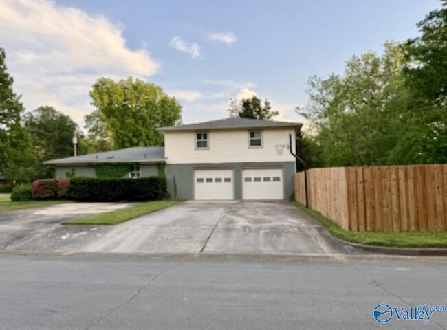Foto del edificio - 377 College Park Ct NW