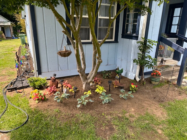 Building Photo - 351 Lexington Ave NE