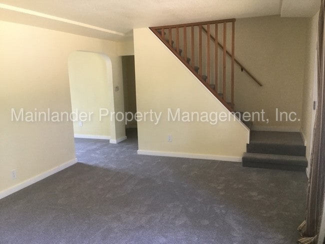 Building Photo - Spacious SW PDX Remodeled Home