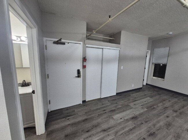 Building Photo - 301 N Riverfront Dr