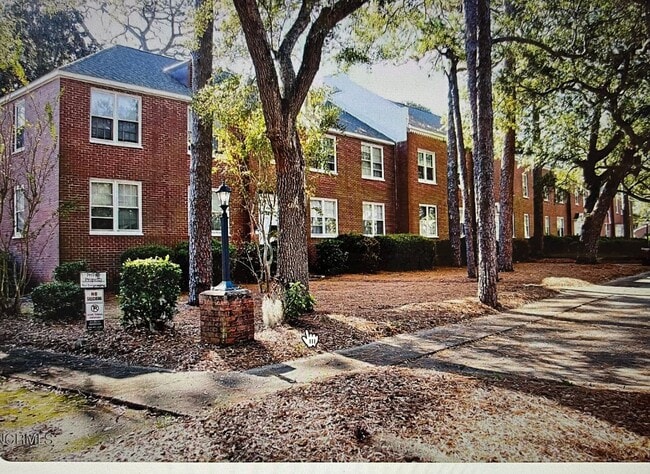 Quaint apartment in convenient location - Quaint apartment in convenient location