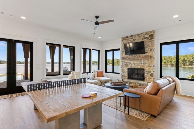 Building Photo - 346 Gatewood Dr