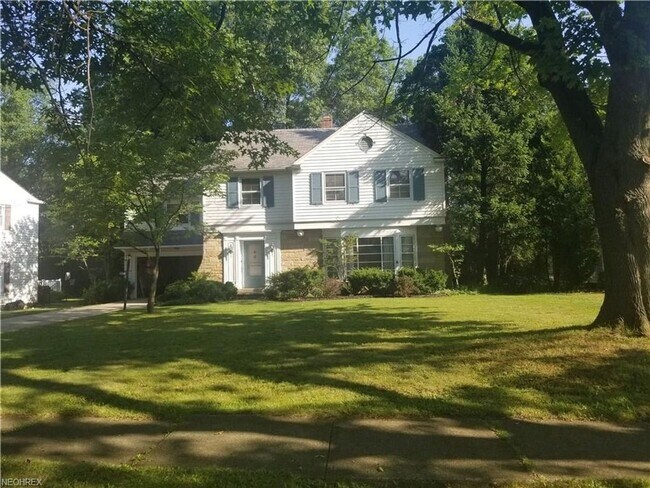 Foto del edificio - 4 Bed 3.5 Bath in Cleveland Heights - You ...