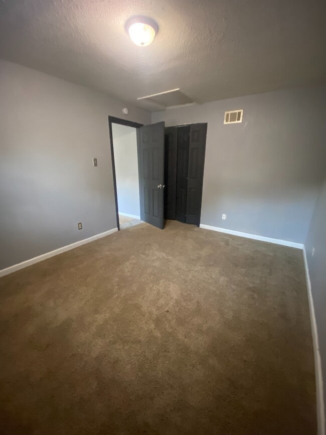 Building Photo - 9869 Dennis Dr