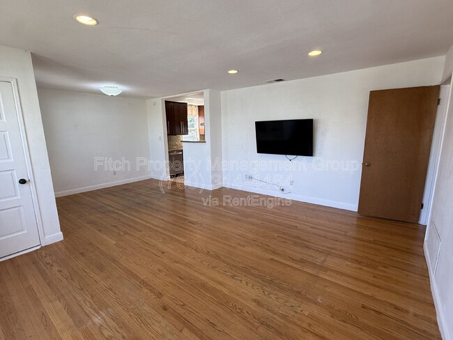 Foto del edificio - 6241 Stewart St