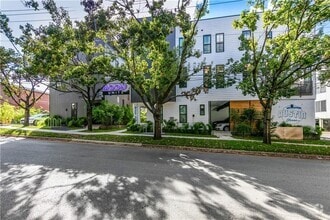 Building Photo - 925 E 30th St