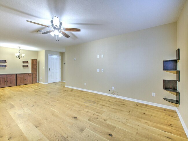 Foto del edificio - 538 Golden Raintree Pl