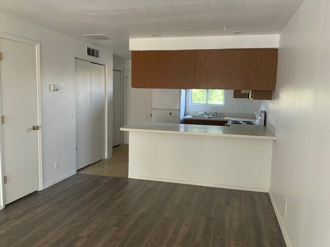 Foto del edificio - 6503 W Douglas St