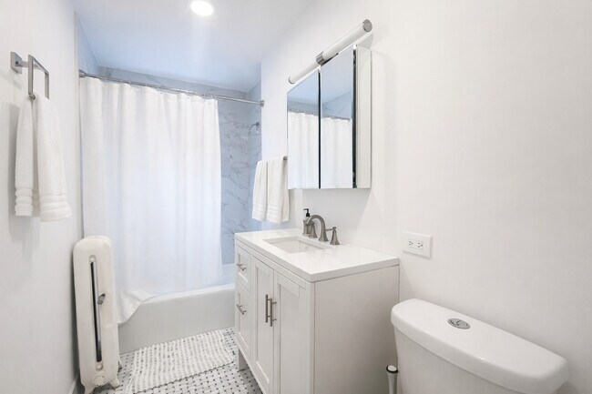 Foto del edificio - 685 1/2 W Wrightwood Ave