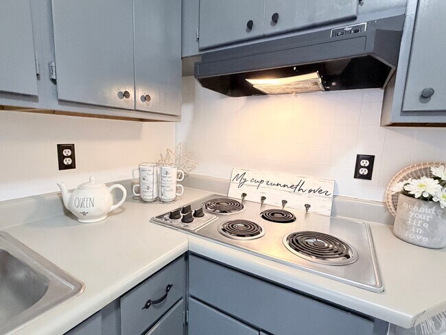 Foto del edificio - 7418 Meadow Cliff St