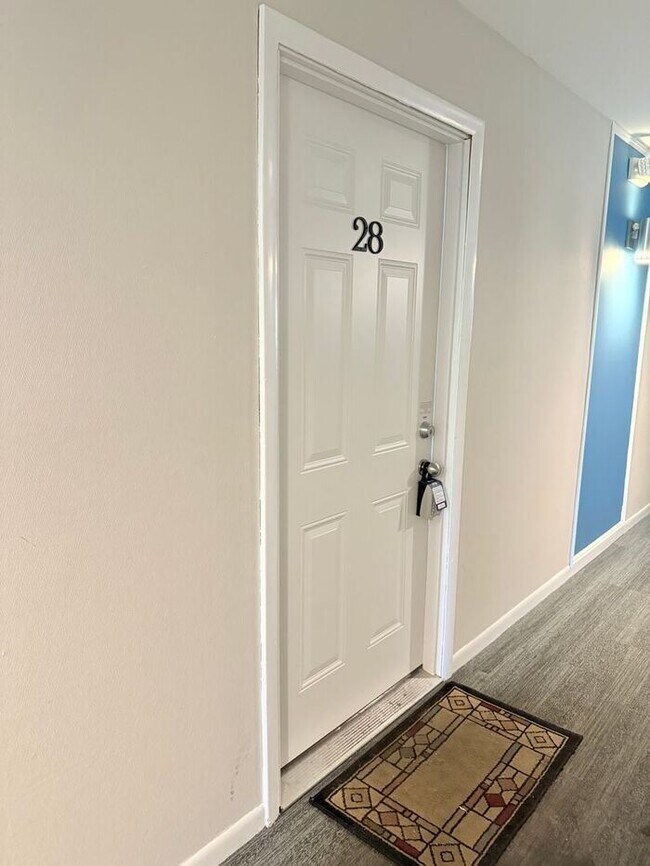 Foto del edificio - 2 Bedroom Unit was recently renovated. Liv...