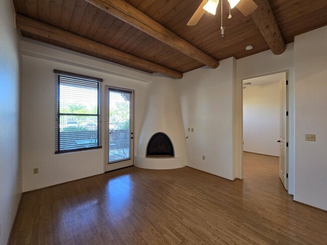 Building Photo - 1405 Vegas Verdes Dr