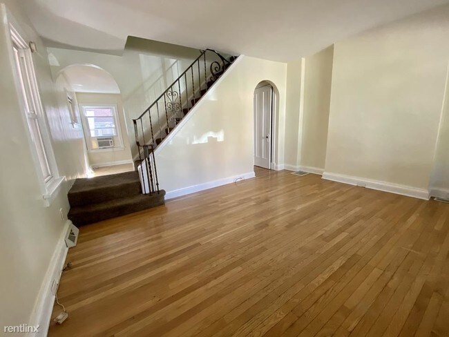 Building Photo - 3 br, 1 bath Townhome - 5904 Nicholson St