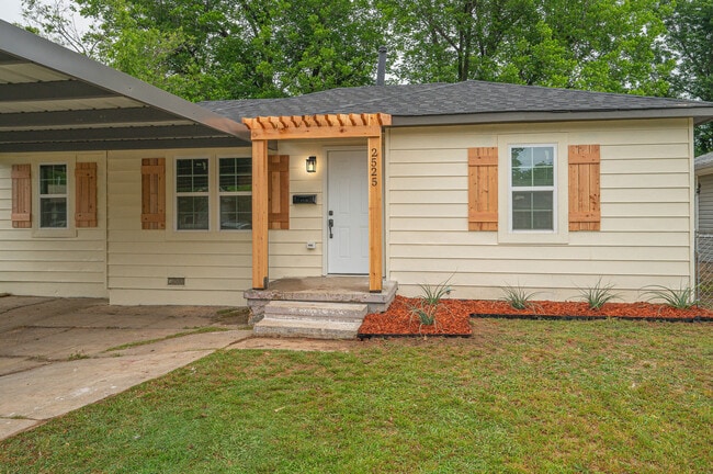 Building Photo - 2525 SW 46th St