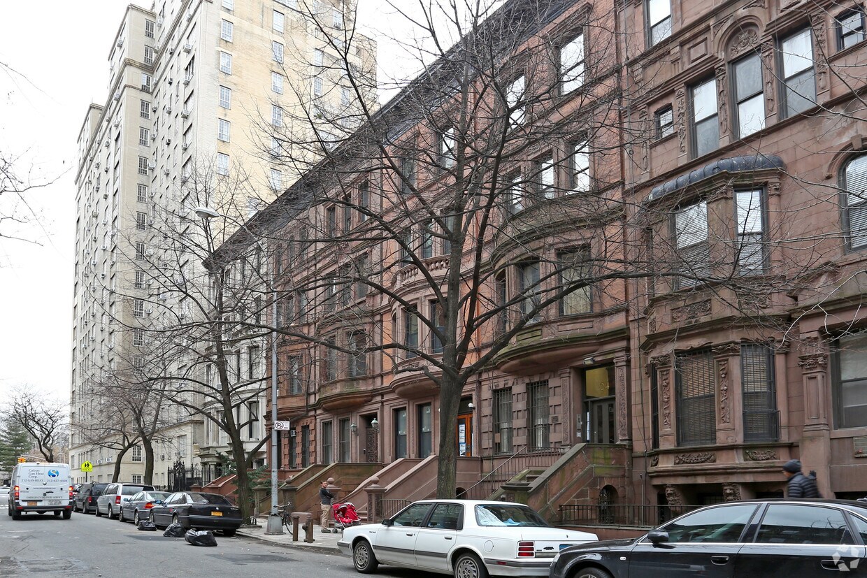 Building Photo - 22 W 88th St
