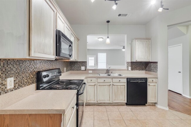 Foto del edificio - TOWNHOME IN KELLER ISD!