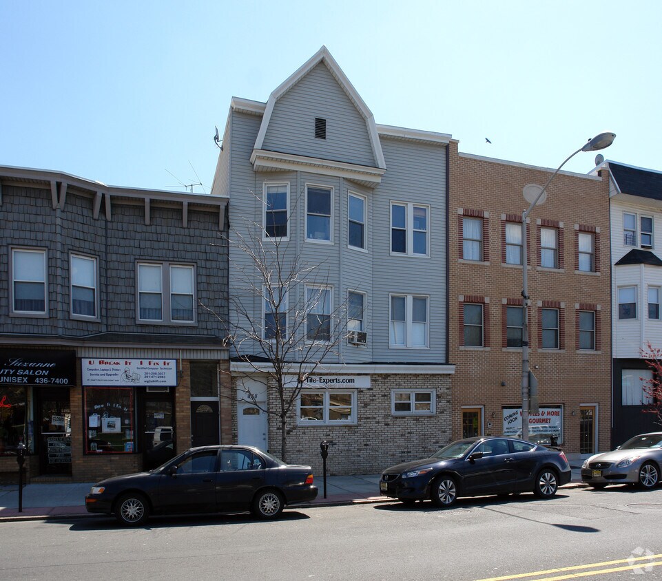 Primary Photo - 838 Broadway
