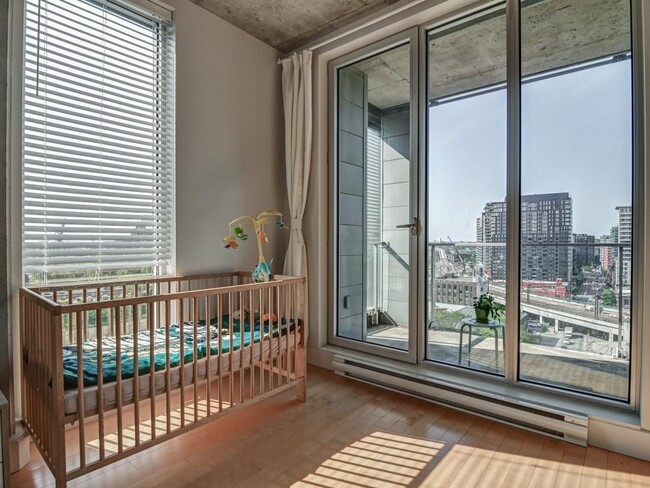 Photo du bâtiment - 888 Rue Wellington