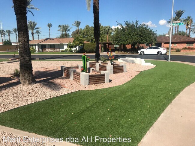 Building Photo - 4 br, 3 bath House - 103 W PALMDALE DR