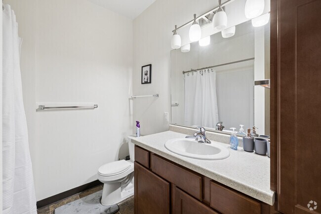 1 habitación, 1 baño - 645 pies cuadrados - Baño - TLofts Apartments