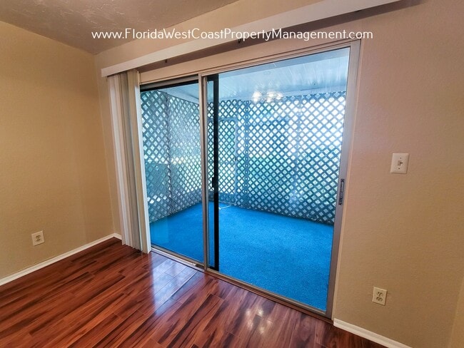 Building Photo - 3 BED/ 2.5 BATH CONDO-TOWNHOME- Fairway Oa...