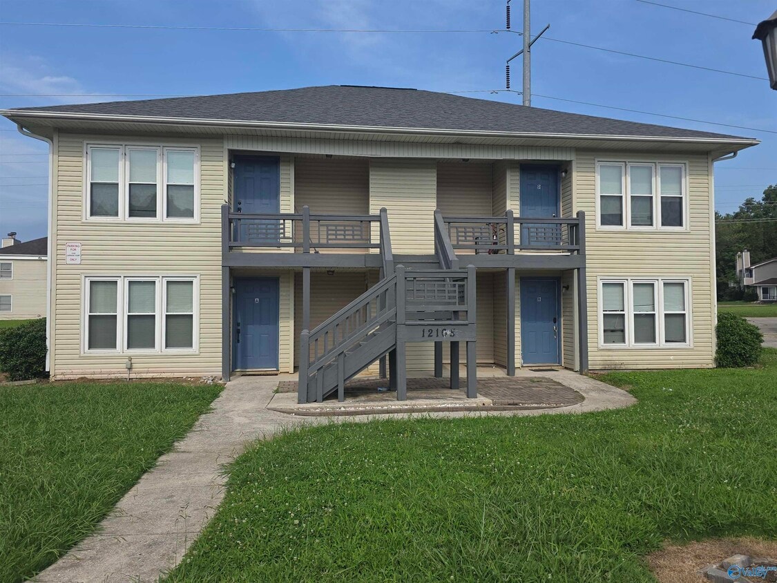 Primary Photo - 12105 Carriage Ct SE