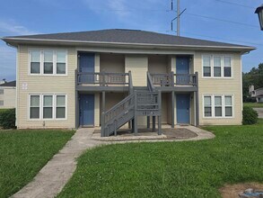 Building Photo - 12105 Carriage Ct SE