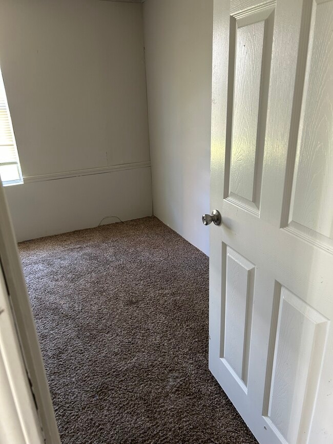 Building Photo - Earls Lot #10