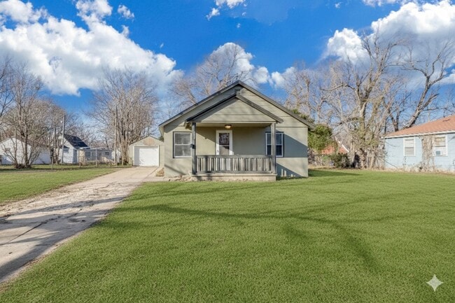 Building Photo - Cute and Cozy 2 Bedroom!