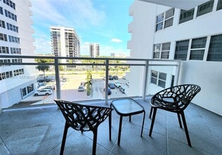 Building Photo - 2030 S Ocean Dr