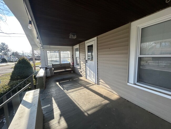 Building Photo - Stunning, Fully Updated 4 Bedroom, 2 Bath Home with Classic Charm!