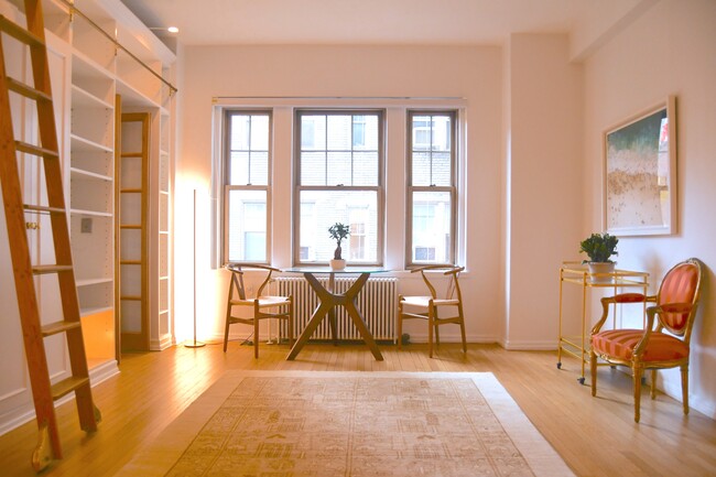 Foto del edificio - 299 W 12th St